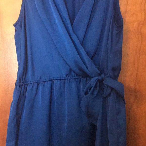 Silky royal blue A line sleeveless dress - Picture 2 of 4